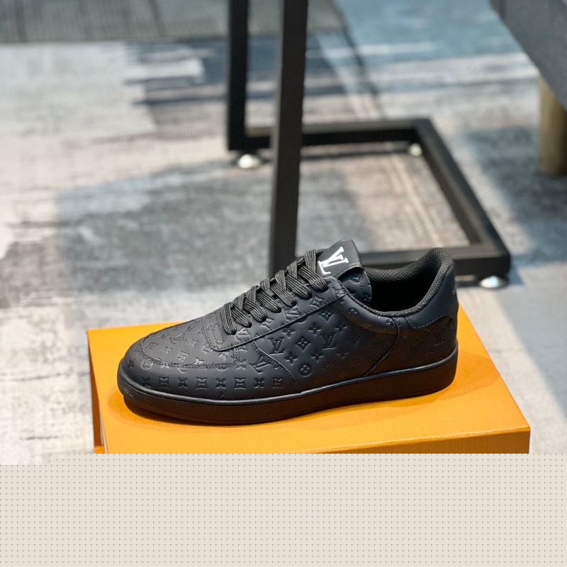 l**is V*t*n sneakers